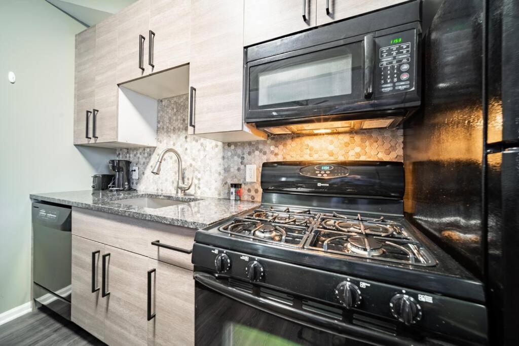 Апартаменты Walkable Gem In Little Italy Кливленд Экстерьер фото
