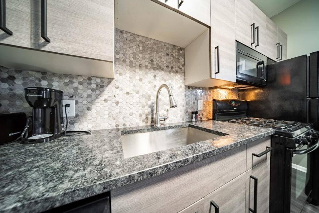 Апартаменты Walkable Gem In Little Italy Кливленд Экстерьер фото